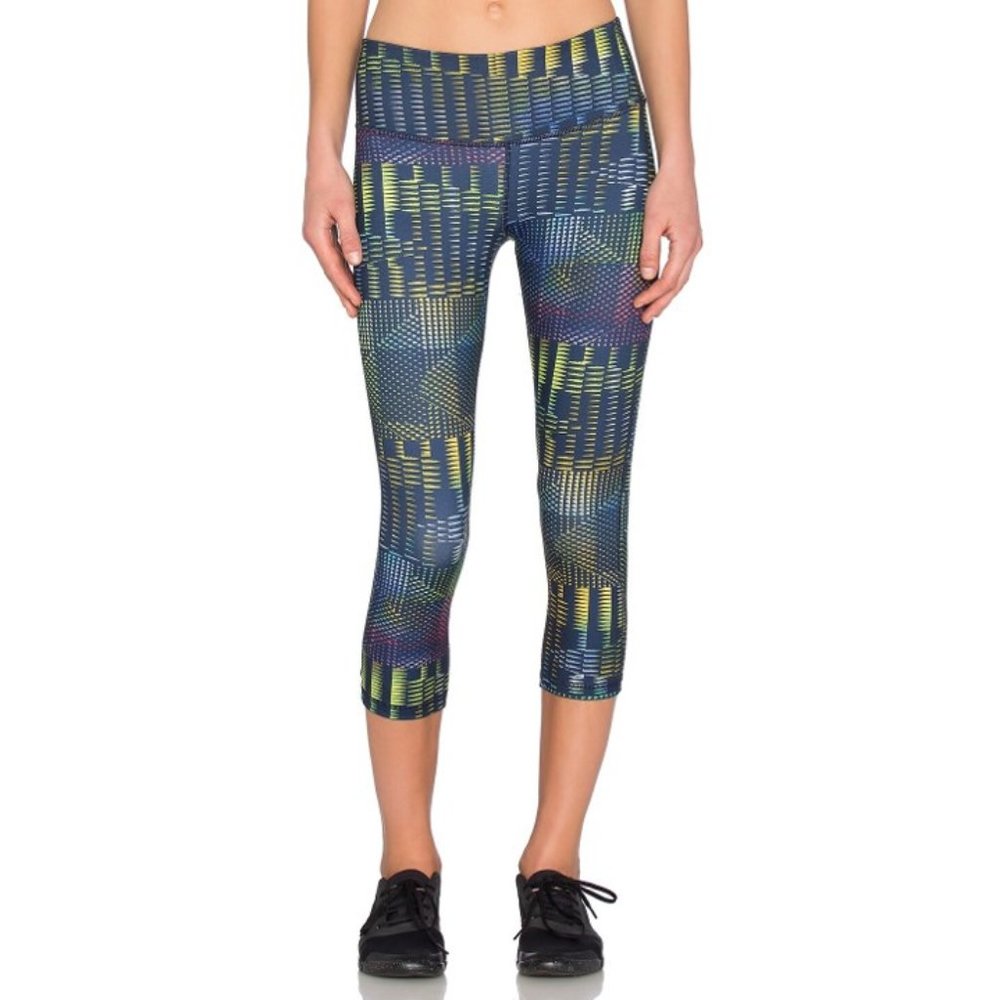 Patagonia Centered Yoga Capri Leggings Multi-Colored Graphic Size Medium VGC - Picture 1 of 8